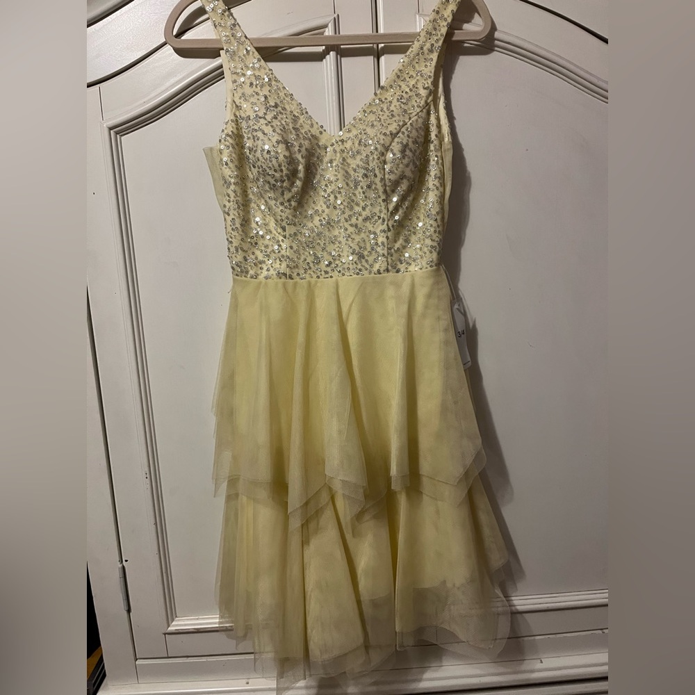 yellow dress